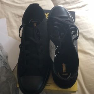 Slip resistant shoes